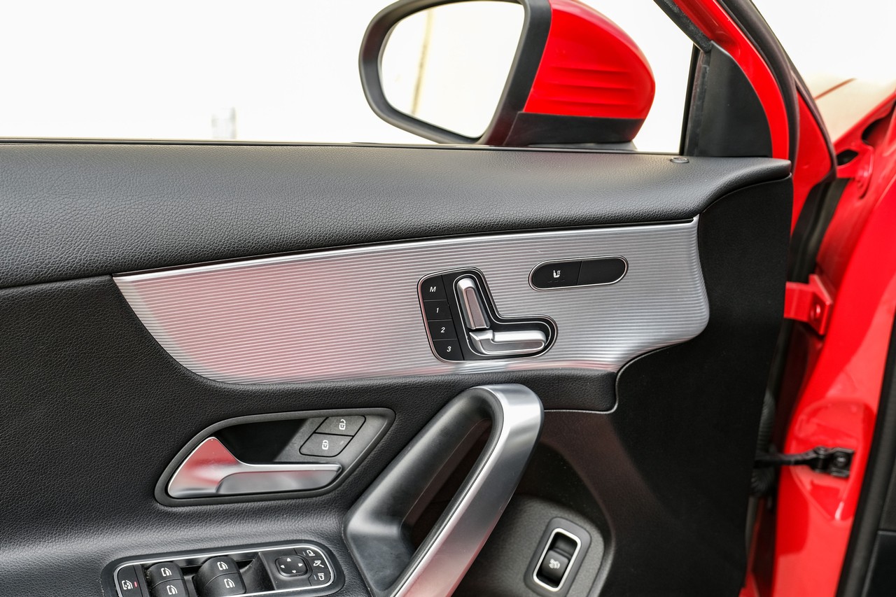 Mercedes-Benz A-Class Vehicle Main Gallery Image 40