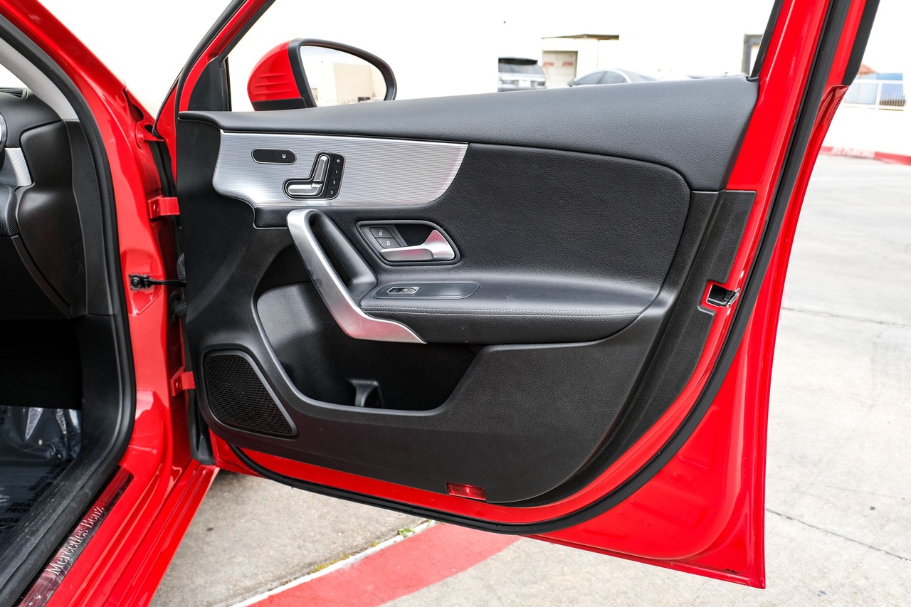 Mercedes-Benz A-Class Vehicle Main Gallery Image 42