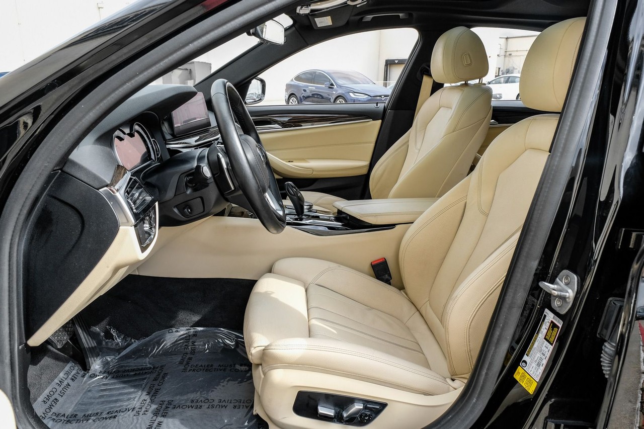 BMW 540i Vehicle Main Gallery Image 04