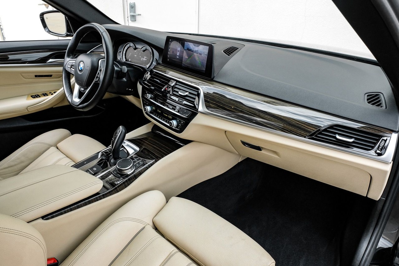 BMW 540i Vehicle Main Gallery Image 13