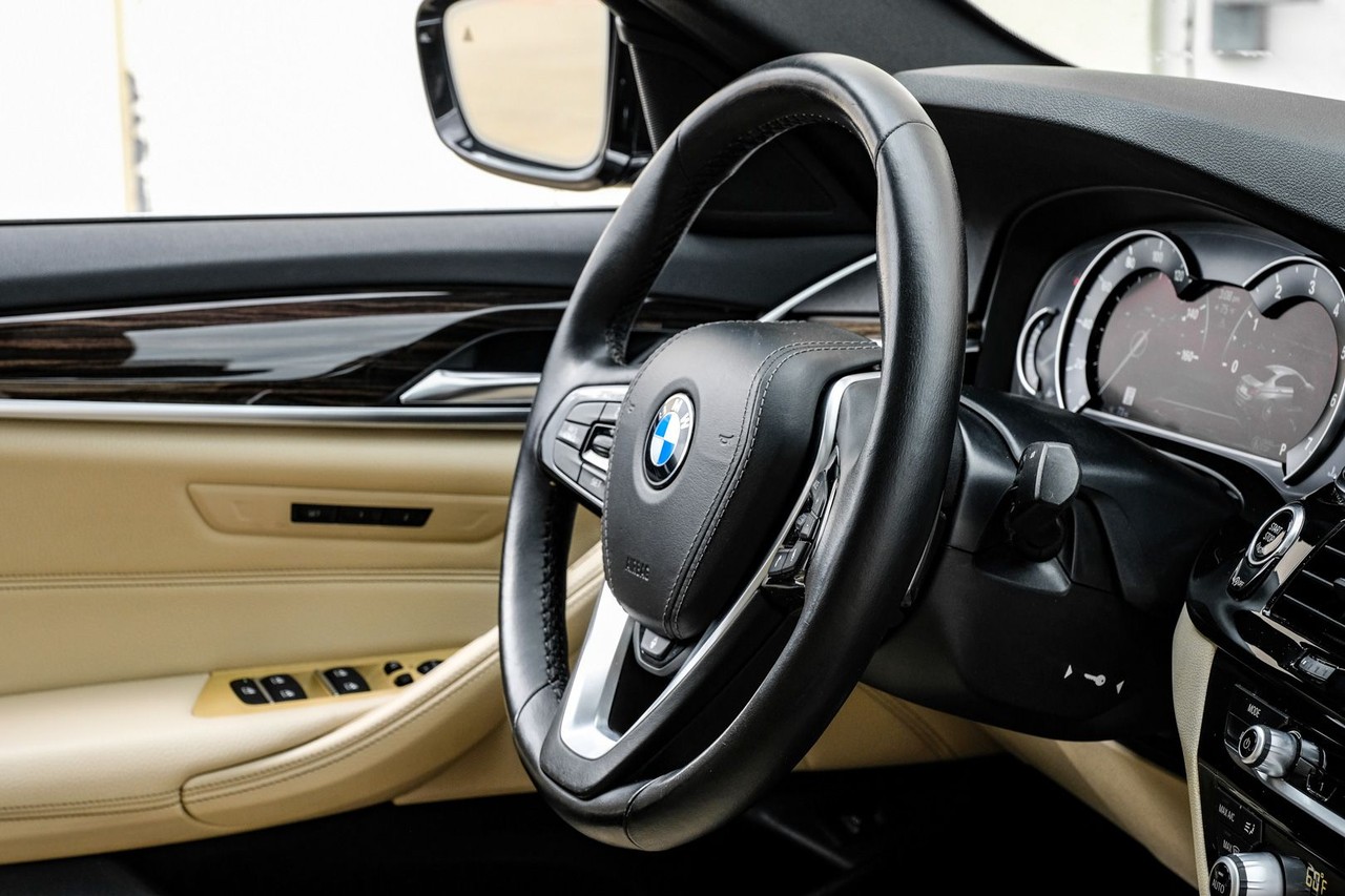 BMW 540i Vehicle Main Gallery Image 14