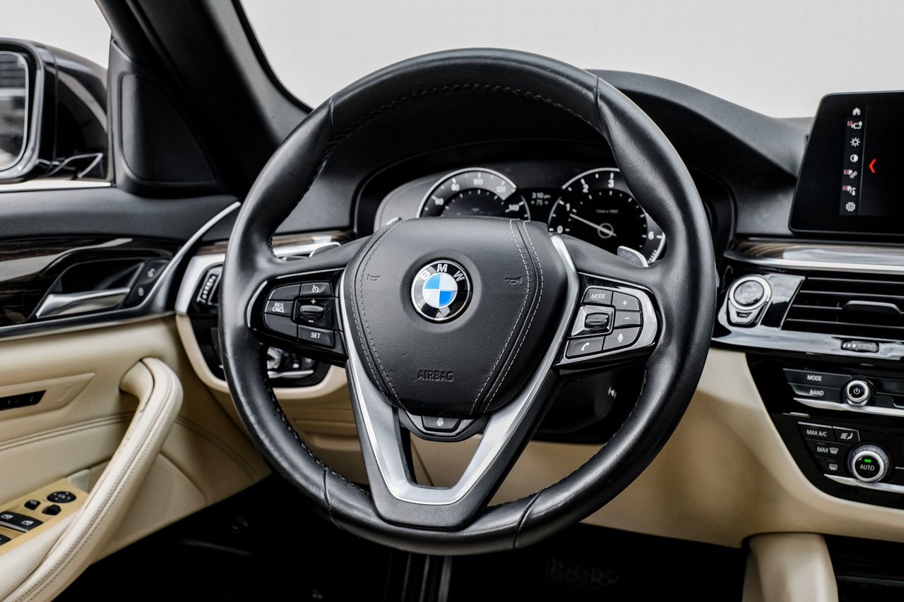 BMW 540i Vehicle Main Gallery Image 17