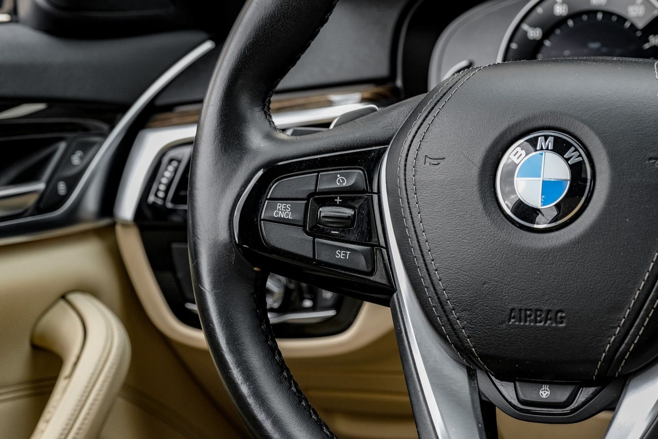 BMW 540i Vehicle Main Gallery Image 18