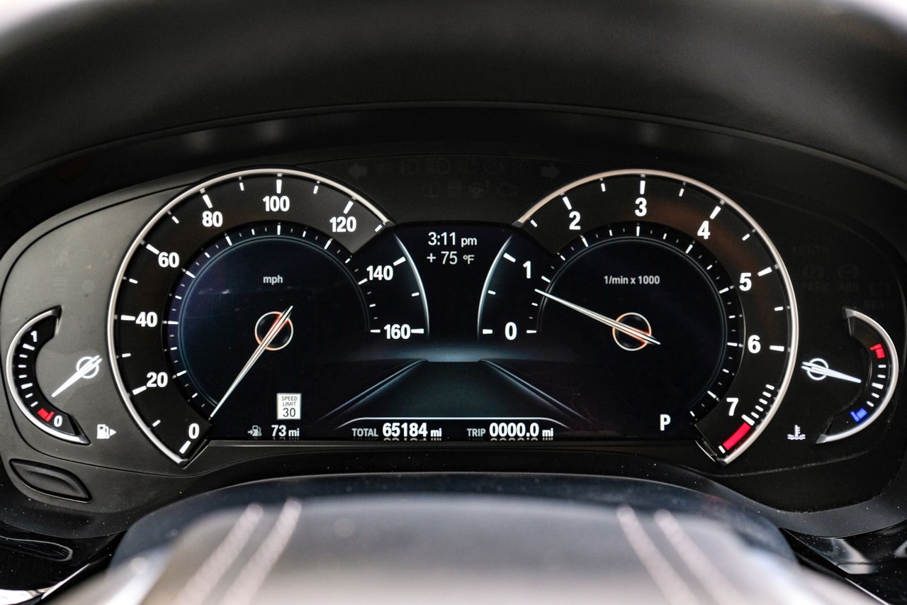 BMW 540i Vehicle Main Gallery Image 20