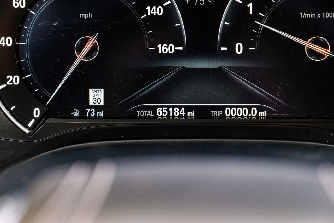 BMW 540i Vehicle Main Gallery Image 21