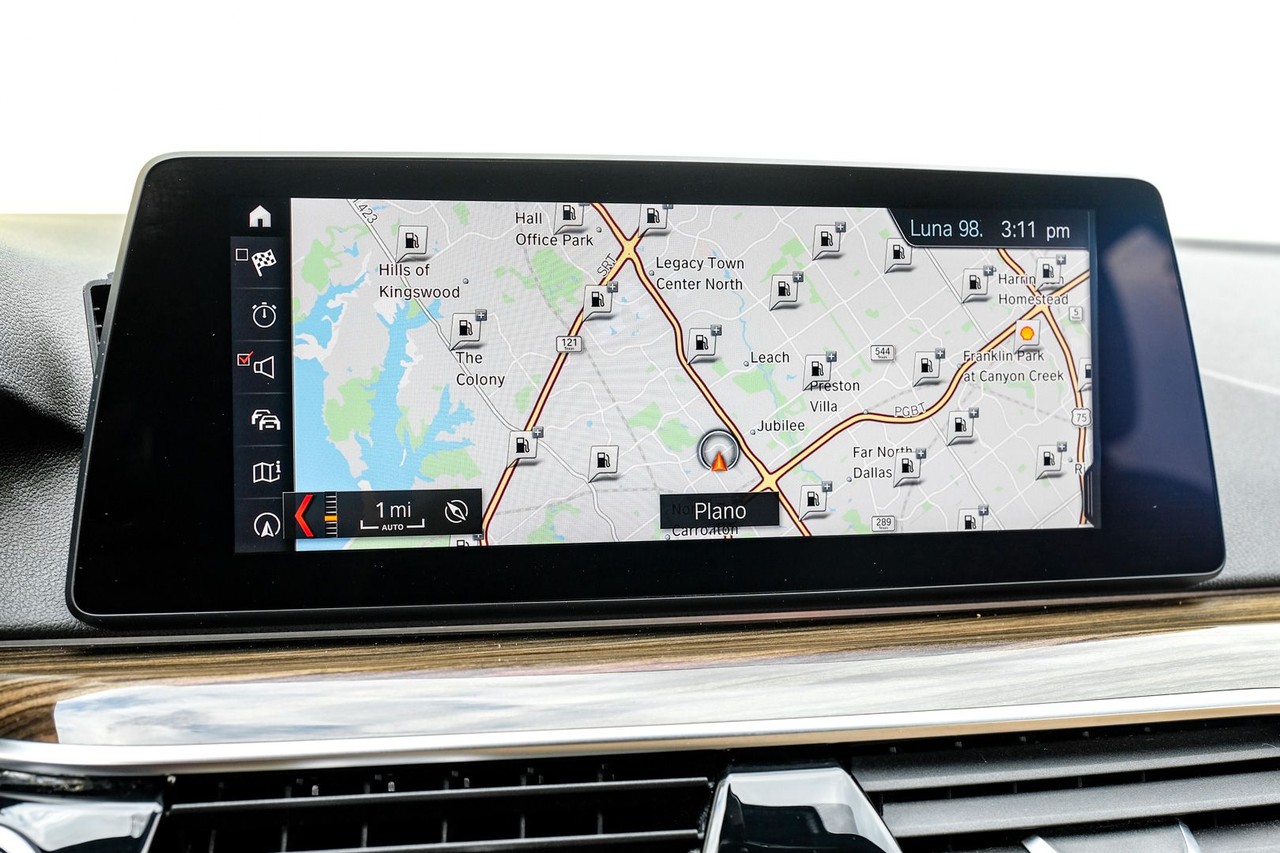 BMW 540i Vehicle Main Gallery Image 25