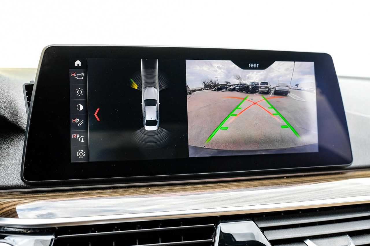 BMW 540i Vehicle Main Gallery Image 26