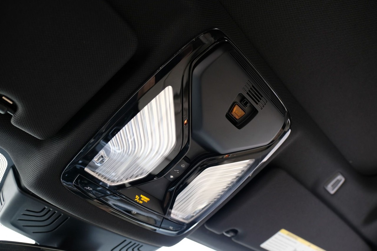 BMW 540i Vehicle Main Gallery Image 29