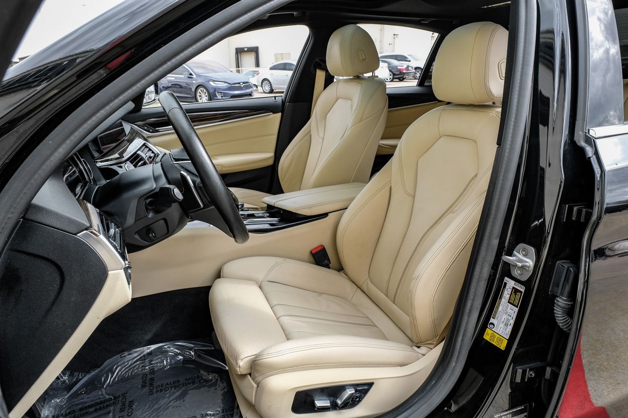 BMW 540i Vehicle Main Gallery Image 30