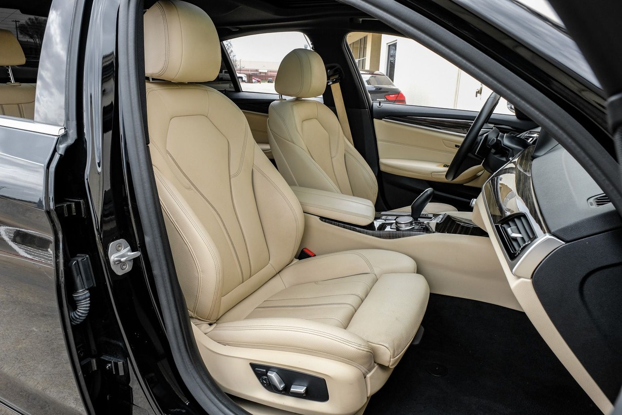 BMW 540i Vehicle Main Gallery Image 32