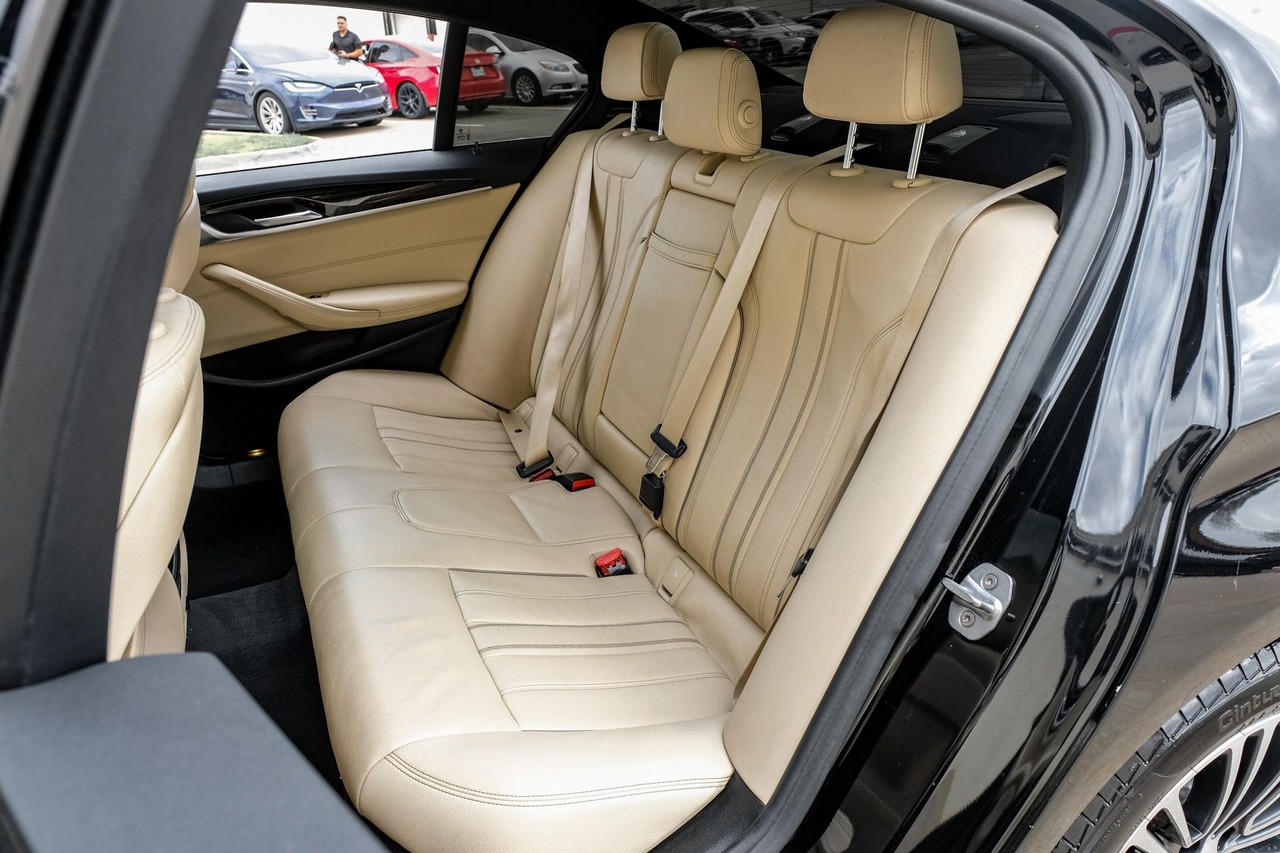 BMW 540i Vehicle Main Gallery Image 36