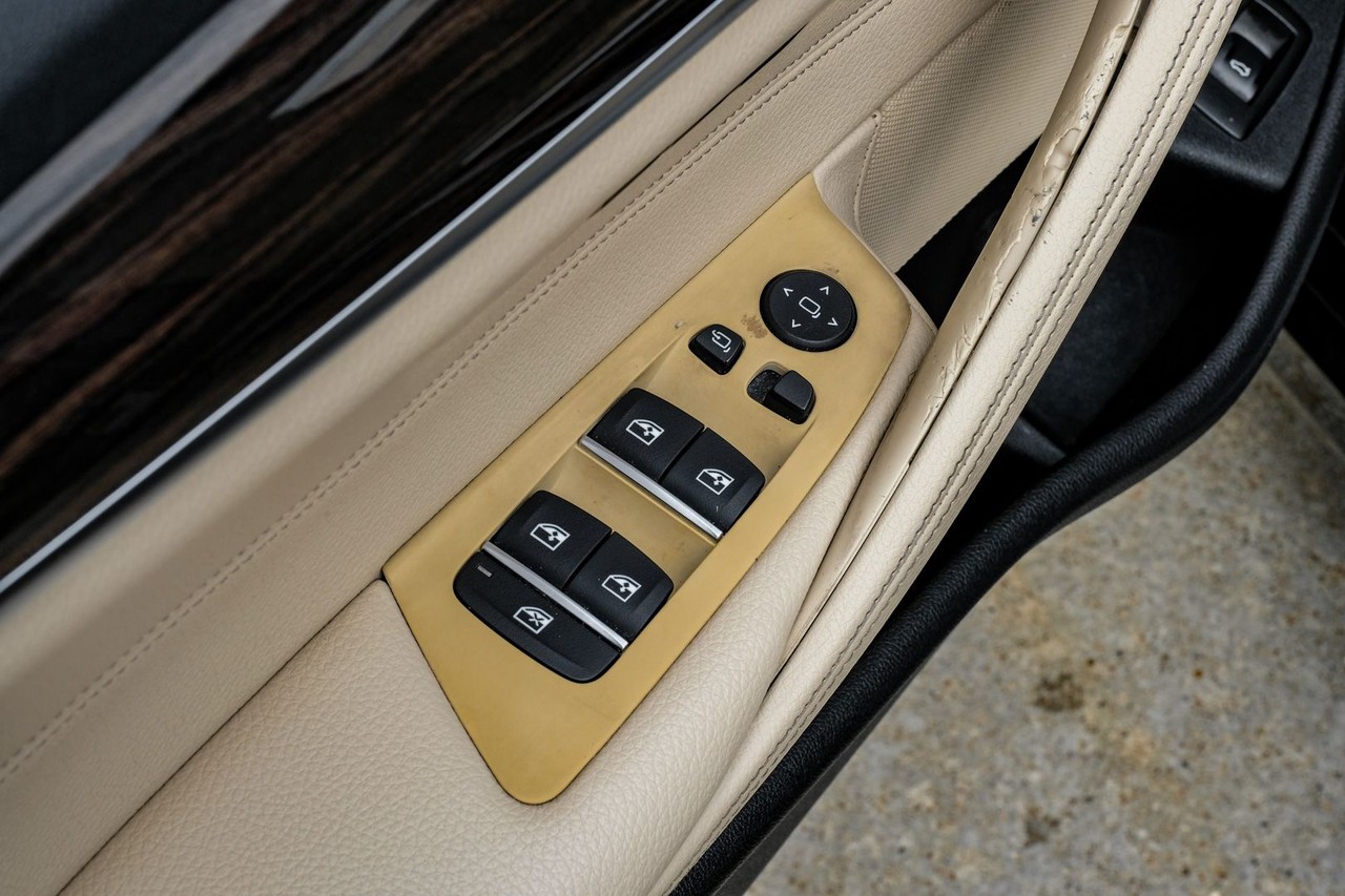 BMW 540i Vehicle Main Gallery Image 40