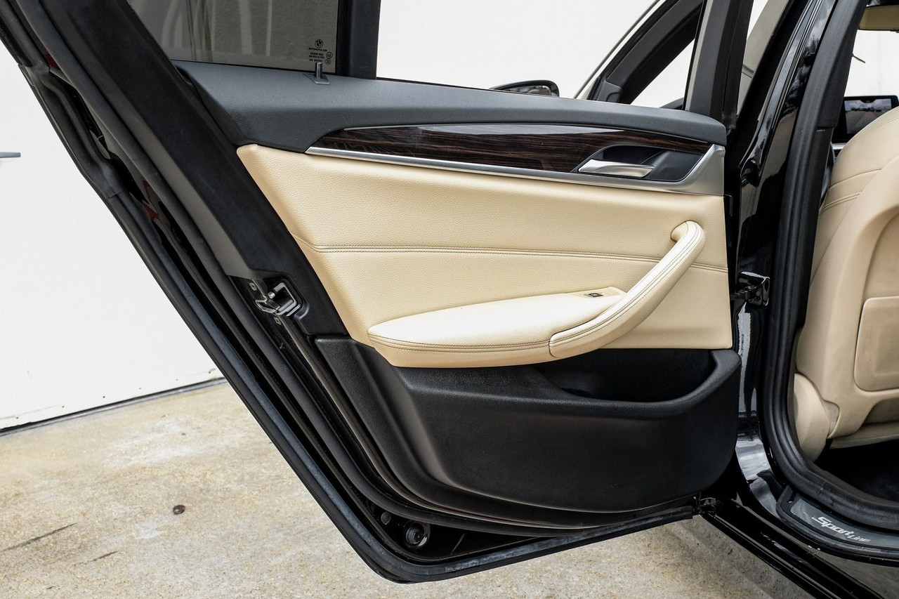 BMW 540i Vehicle Main Gallery Image 42