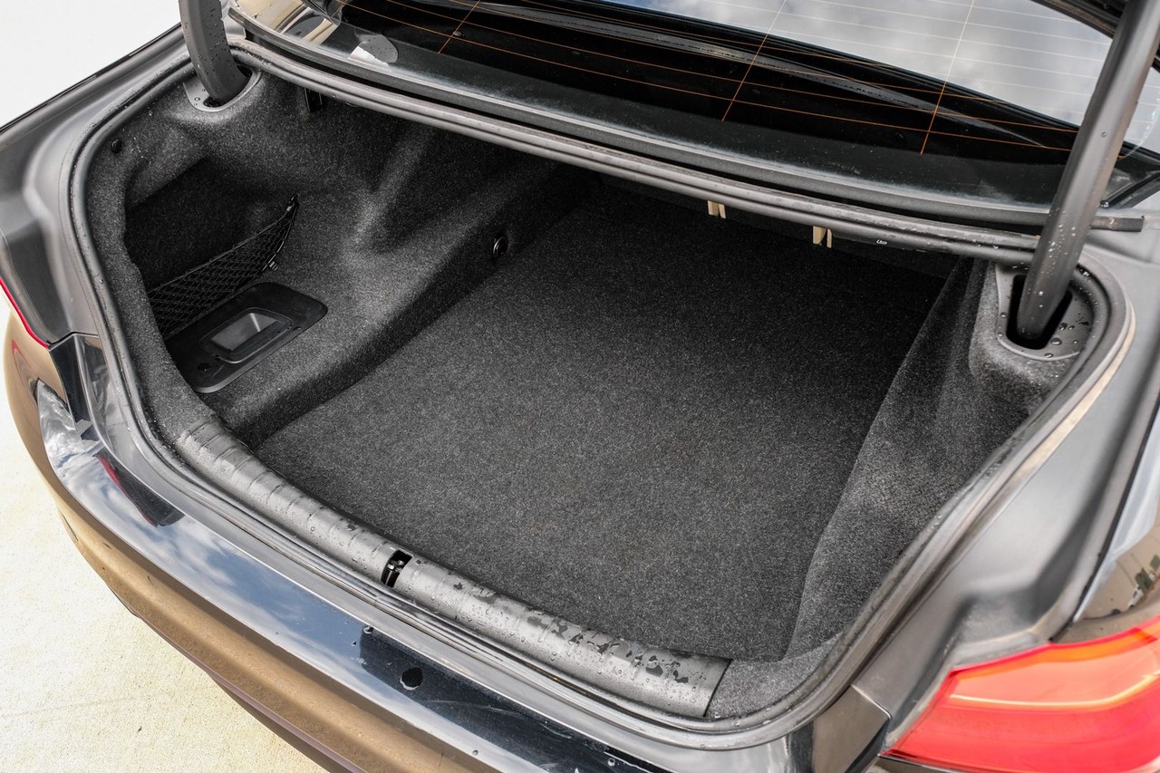 BMW 540i Vehicle Main Gallery Image 46