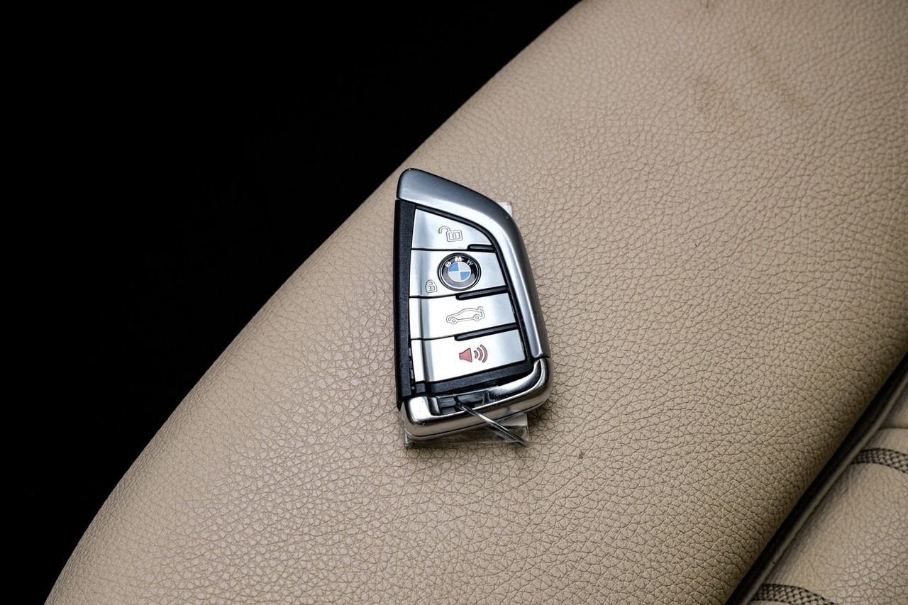 BMW 540i Vehicle Main Gallery Image 52