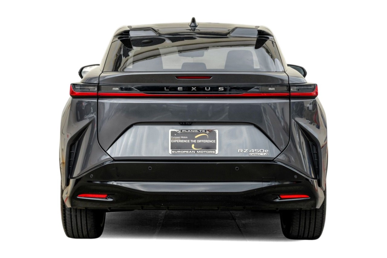 Lexus RZ Vehicle Main Gallery Image 09