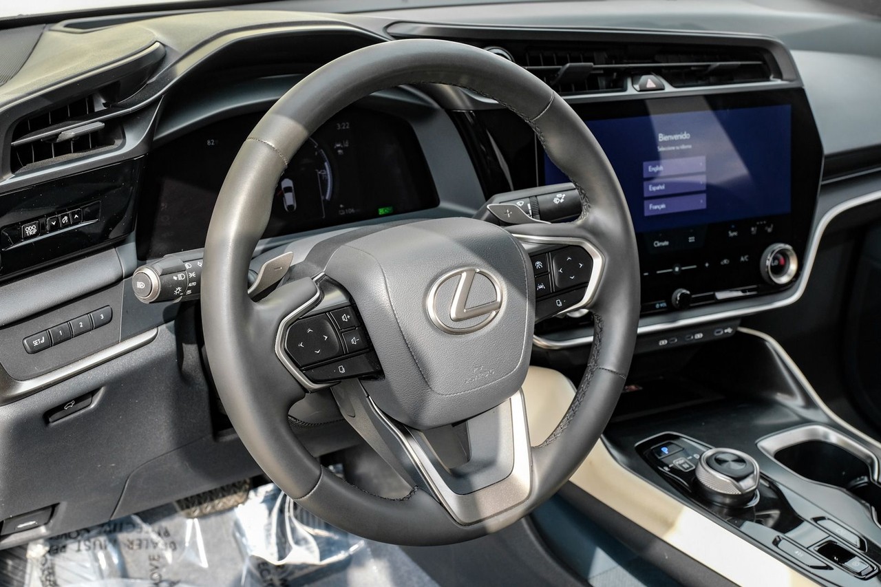 Lexus RZ Vehicle Main Gallery Image 15