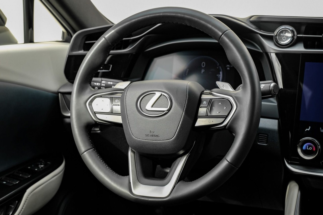 Lexus RZ Vehicle Main Gallery Image 16