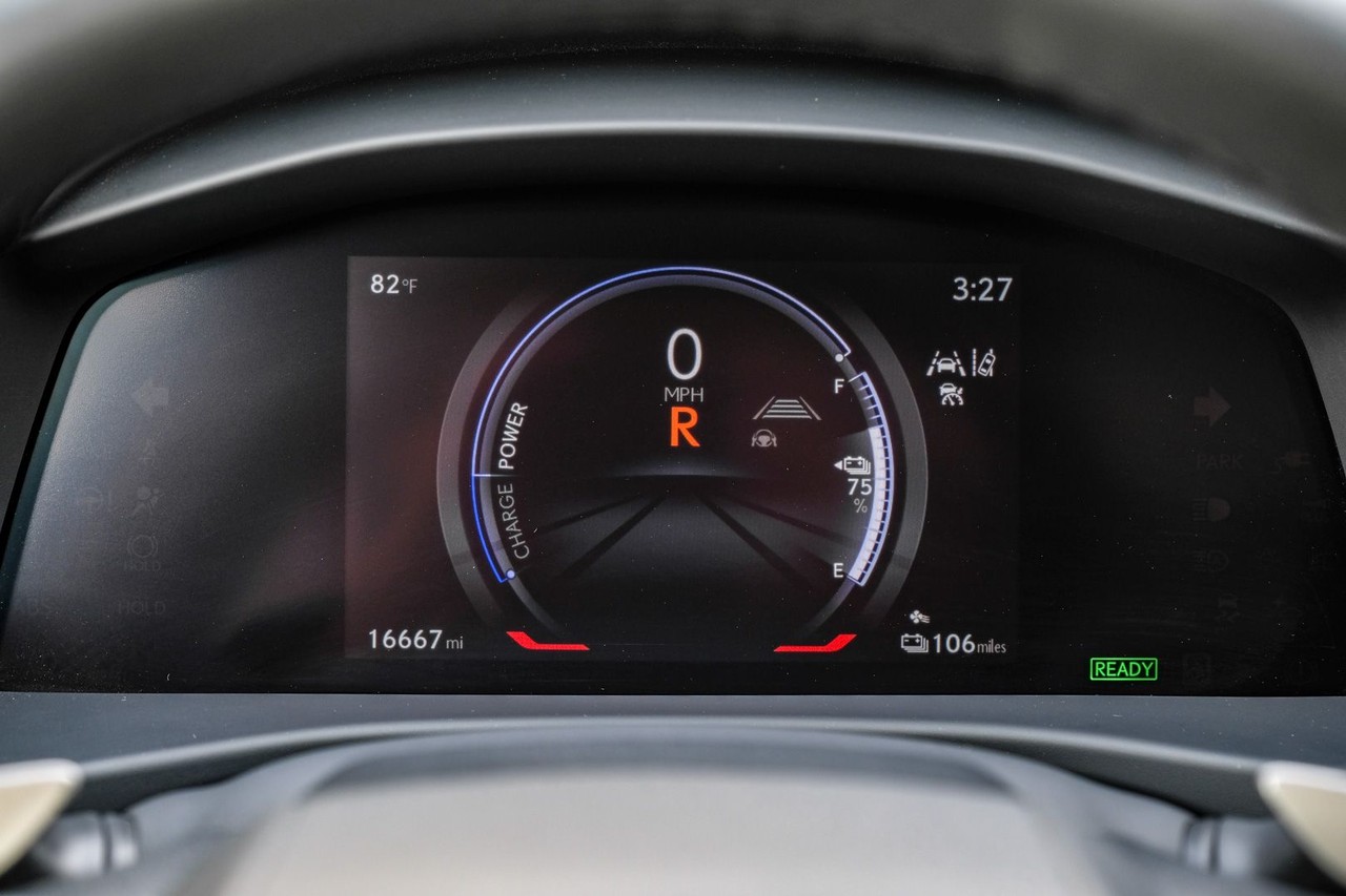 Lexus RZ Vehicle Main Gallery Image 19