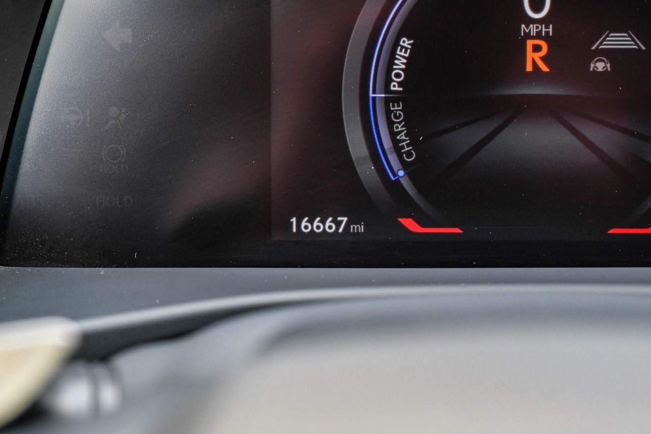 Lexus RZ Vehicle Main Gallery Image 20