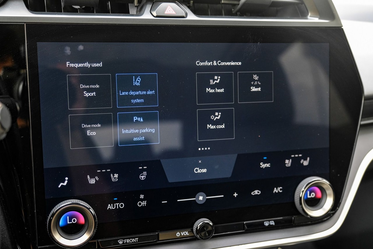 Lexus RZ Vehicle Main Gallery Image 24