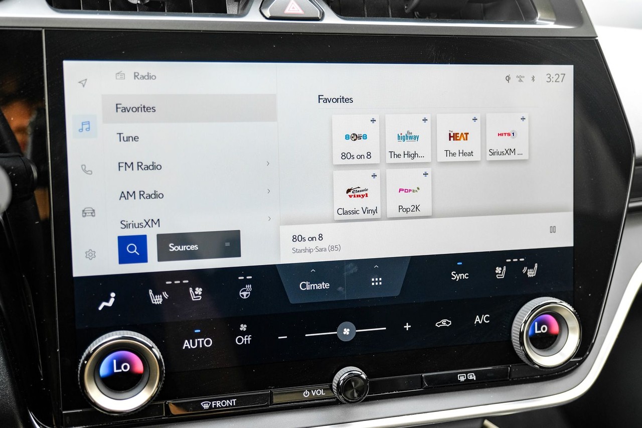 Lexus RZ Vehicle Main Gallery Image 27