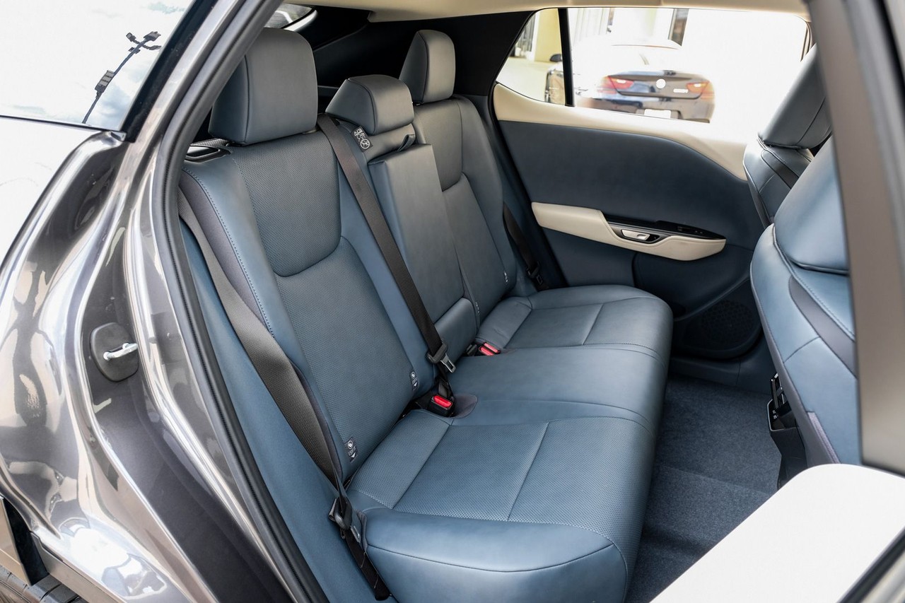 Lexus RZ Vehicle Main Gallery Image 34