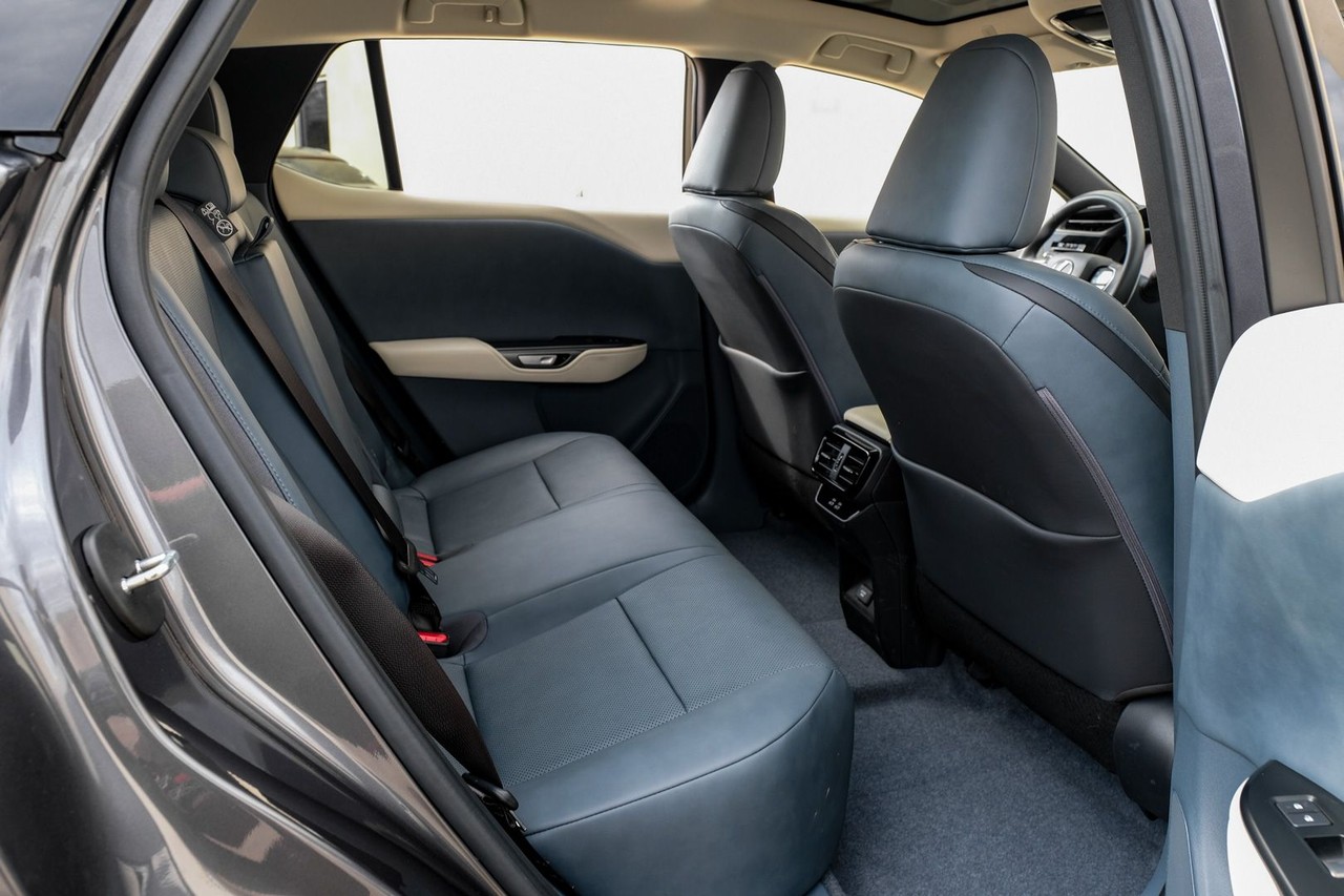 Lexus RZ Vehicle Main Gallery Image 35