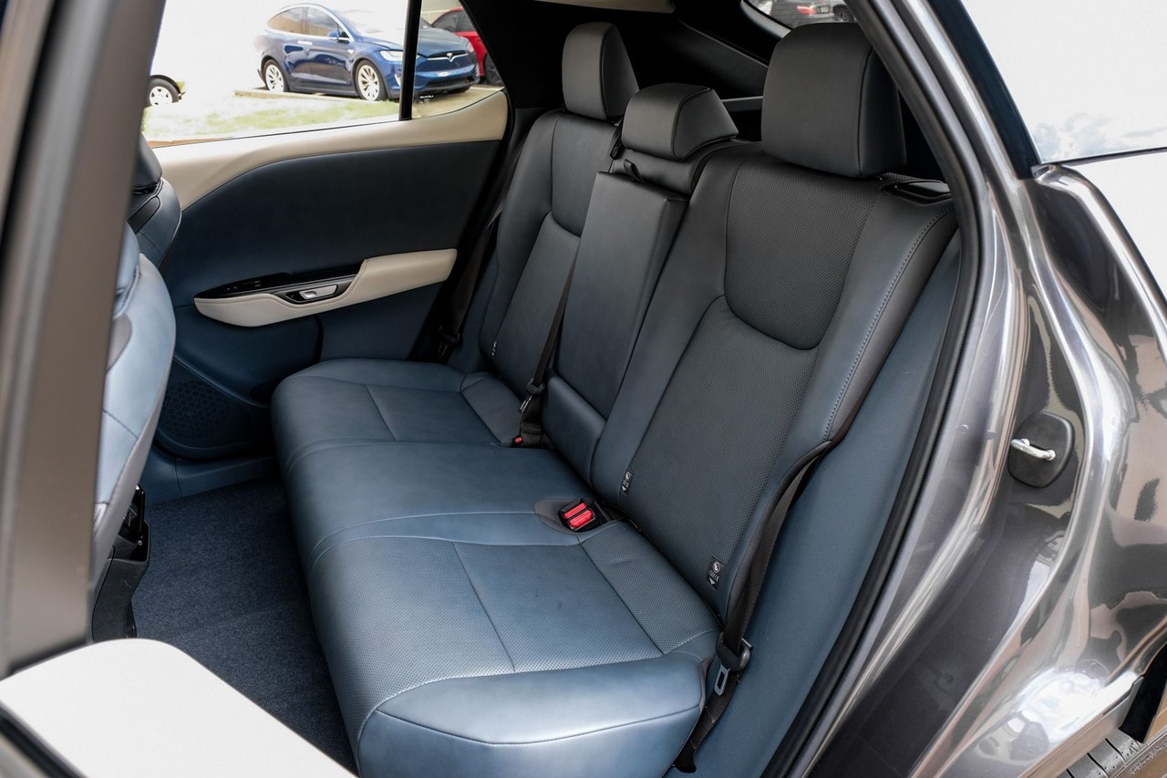 Lexus RZ Vehicle Main Gallery Image 36