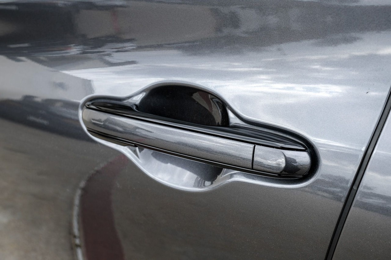 Lexus RZ Vehicle Main Gallery Image 37