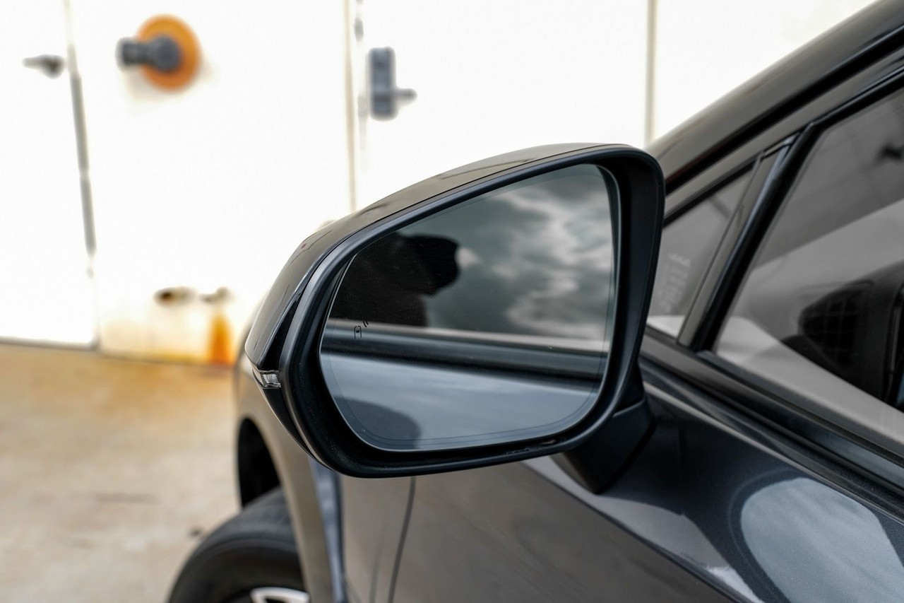 Lexus RZ Vehicle Main Gallery Image 38