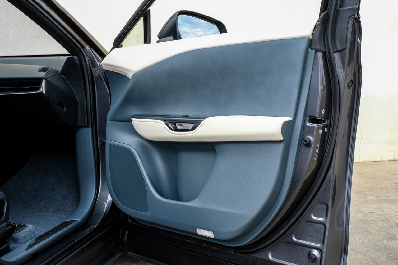 Lexus RZ Vehicle Main Gallery Image 41