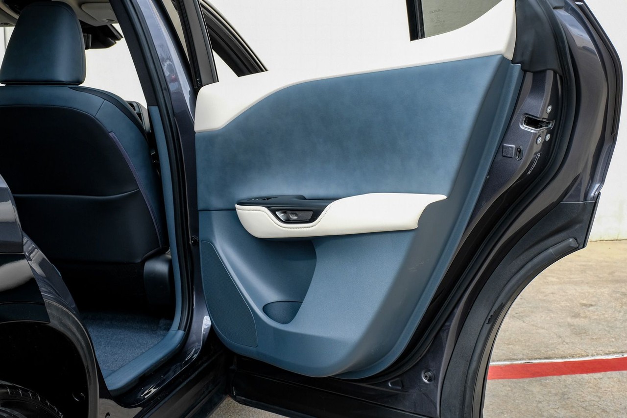 Lexus RZ Vehicle Main Gallery Image 43