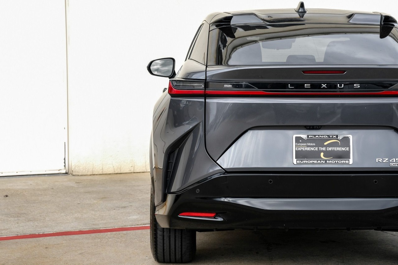 Lexus RZ Vehicle Main Gallery Image 45