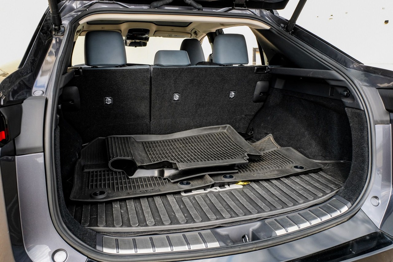 Lexus RZ Vehicle Main Gallery Image 47