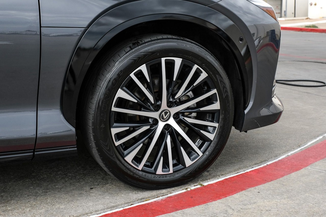 Lexus RZ Vehicle Main Gallery Image 49