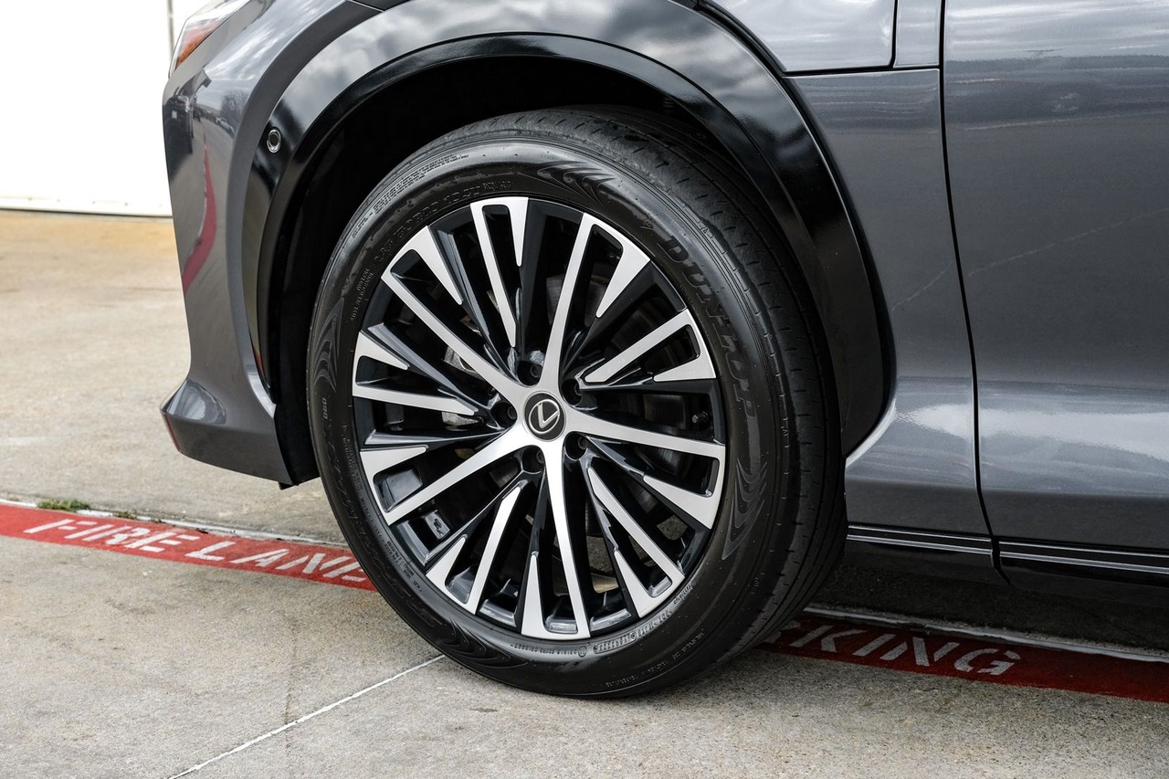 Lexus RZ Vehicle Main Gallery Image 50