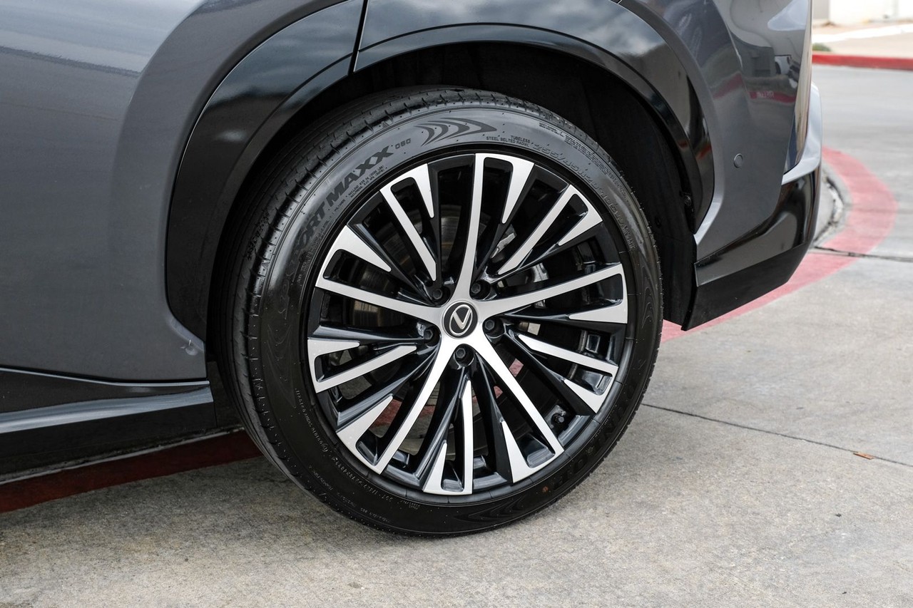 Lexus RZ Vehicle Main Gallery Image 51