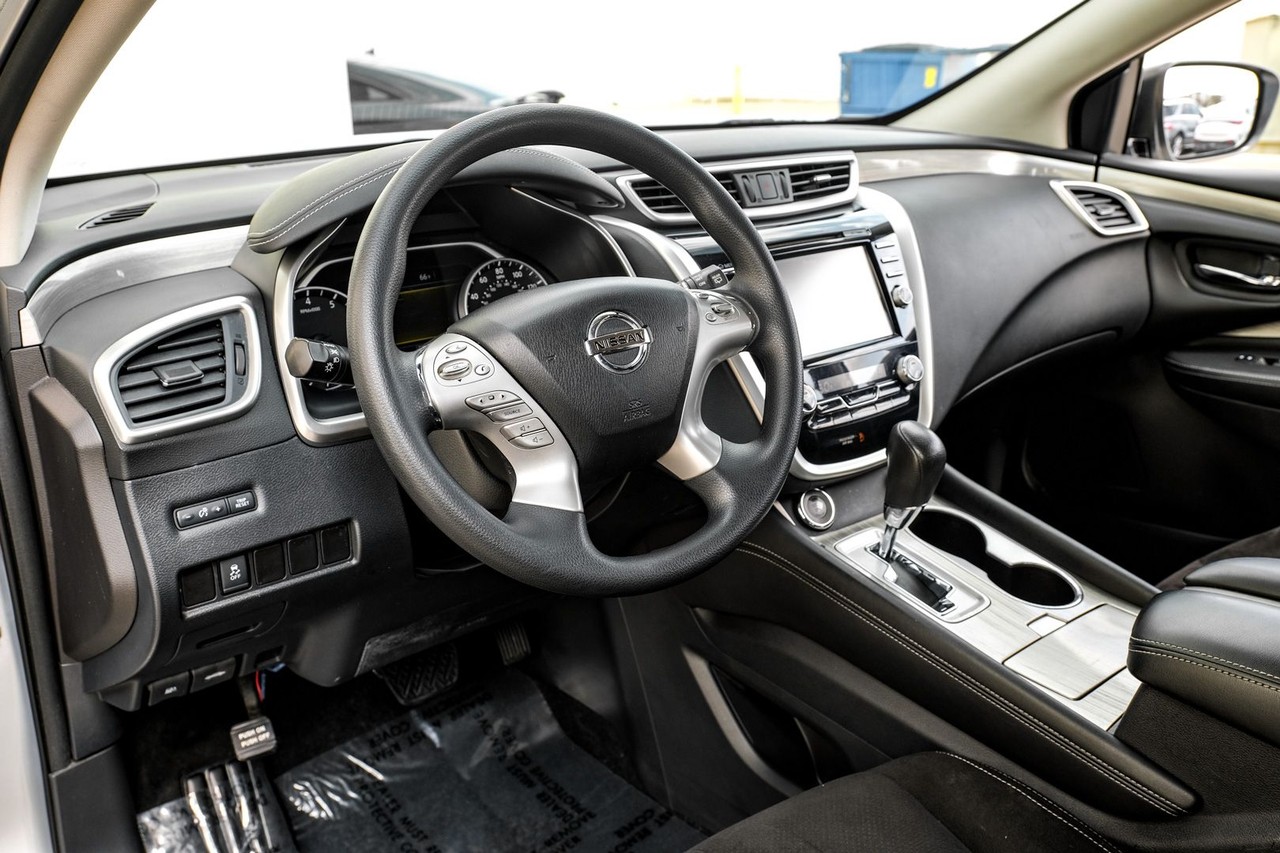 Nissan Murano Vehicle Main Gallery Image 03