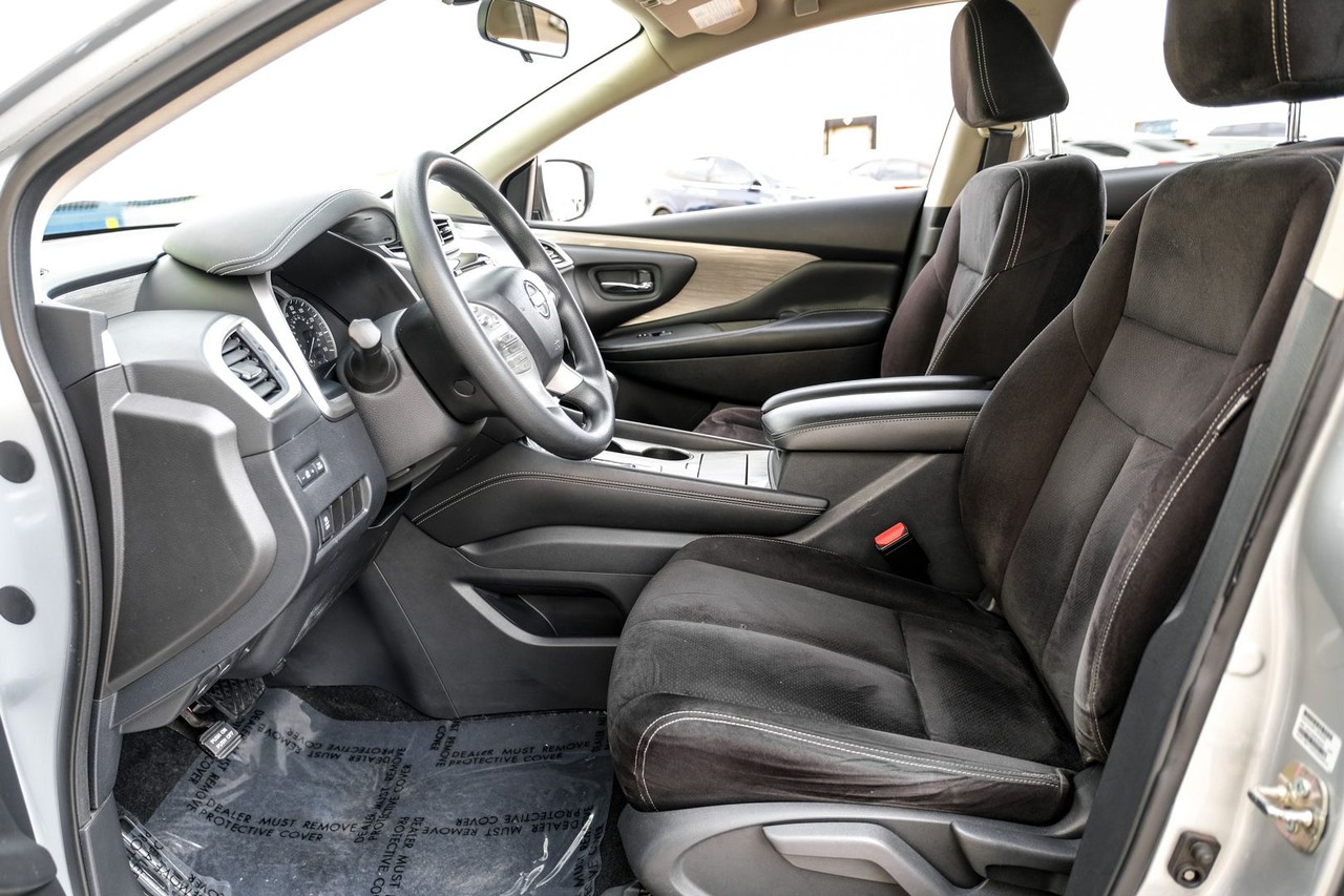 Nissan Murano Vehicle Main Gallery Image 04