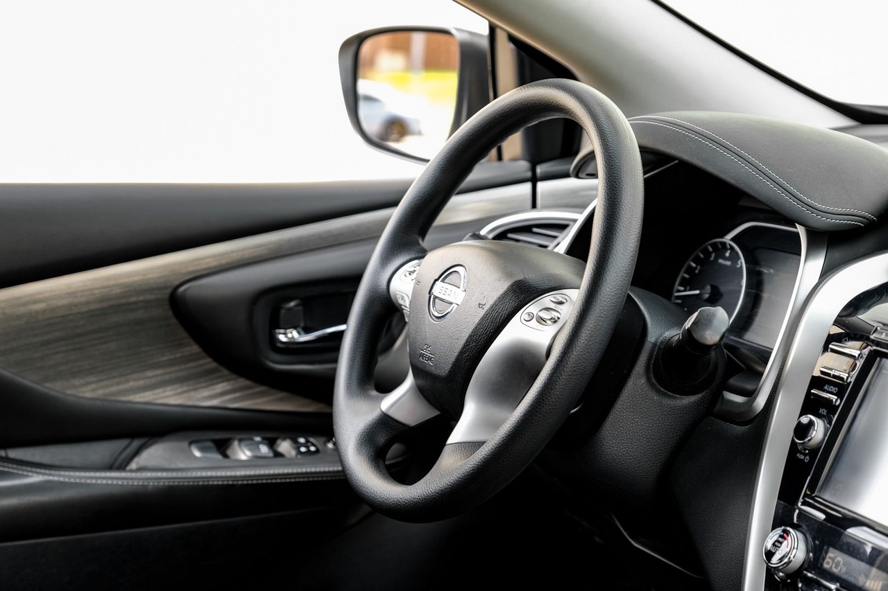 Nissan Murano Vehicle Main Gallery Image 13