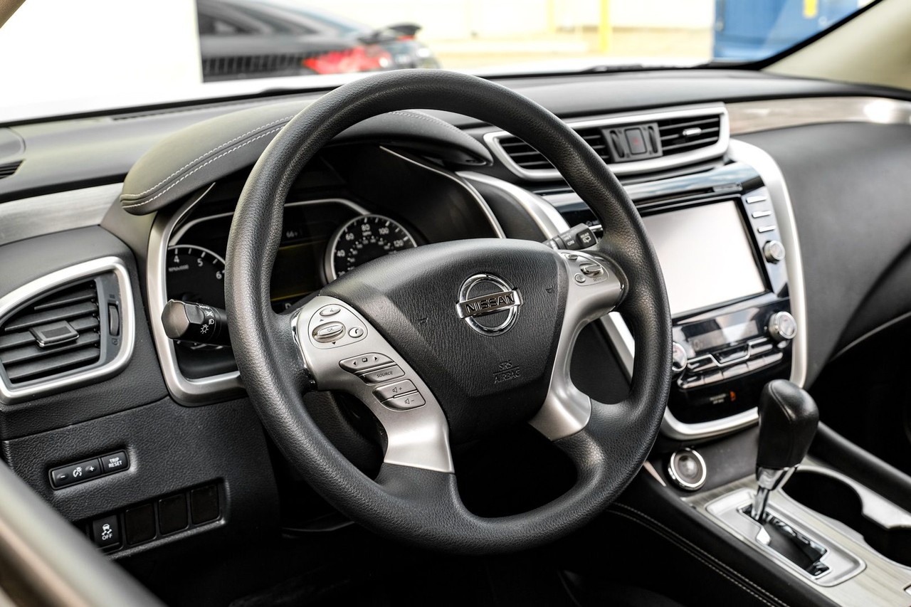 Nissan Murano Vehicle Main Gallery Image 15