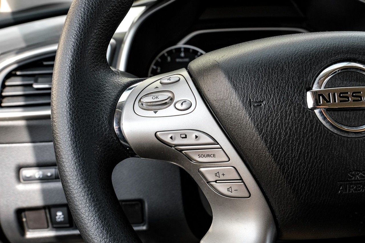 Nissan Murano Vehicle Main Gallery Image 16