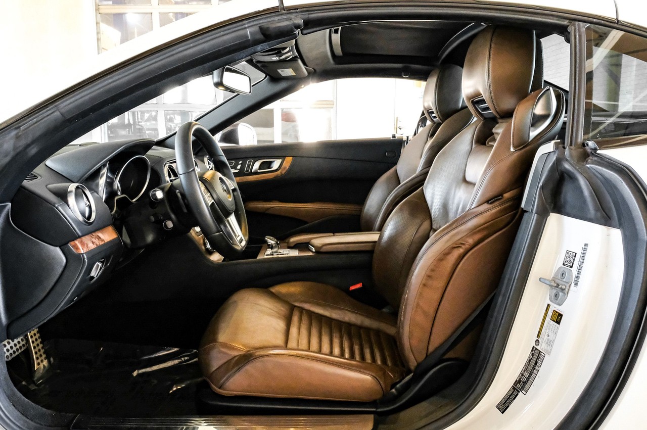 Mercedes-Benz SL Vehicle Main Gallery Image 04