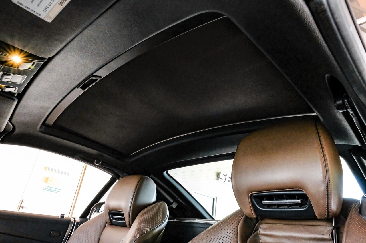 Mercedes-Benz SL Vehicle Main Gallery Image 05