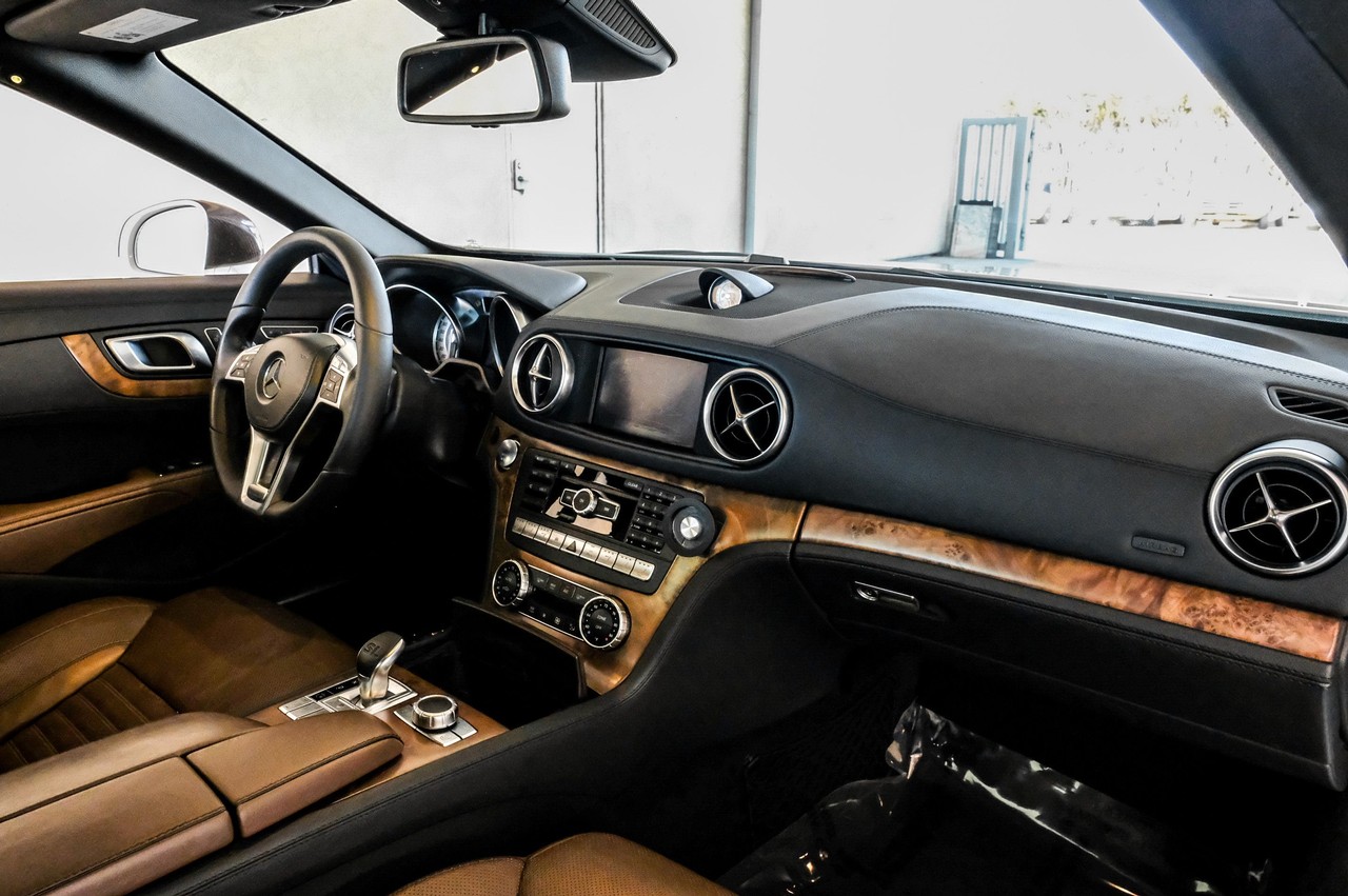 Mercedes-Benz SL Vehicle Main Gallery Image 12