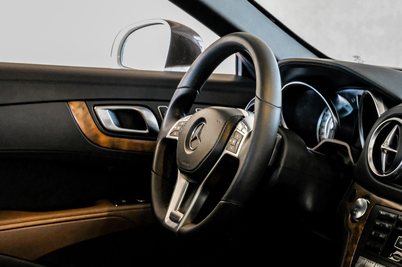 Mercedes-Benz SL Vehicle Main Gallery Image 13