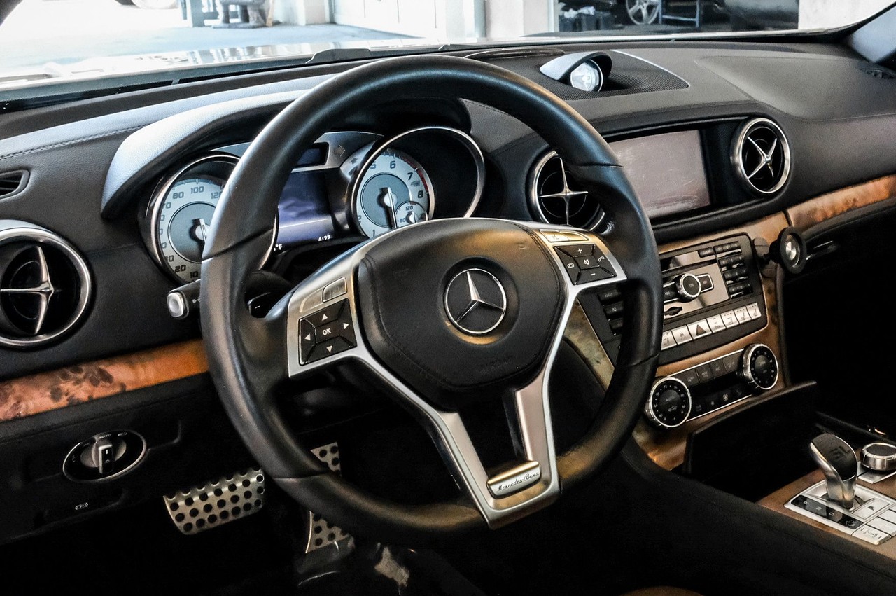 Mercedes-Benz SL Vehicle Main Gallery Image 14