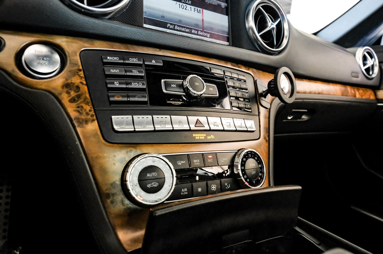 Mercedes-Benz SL Vehicle Main Gallery Image 23