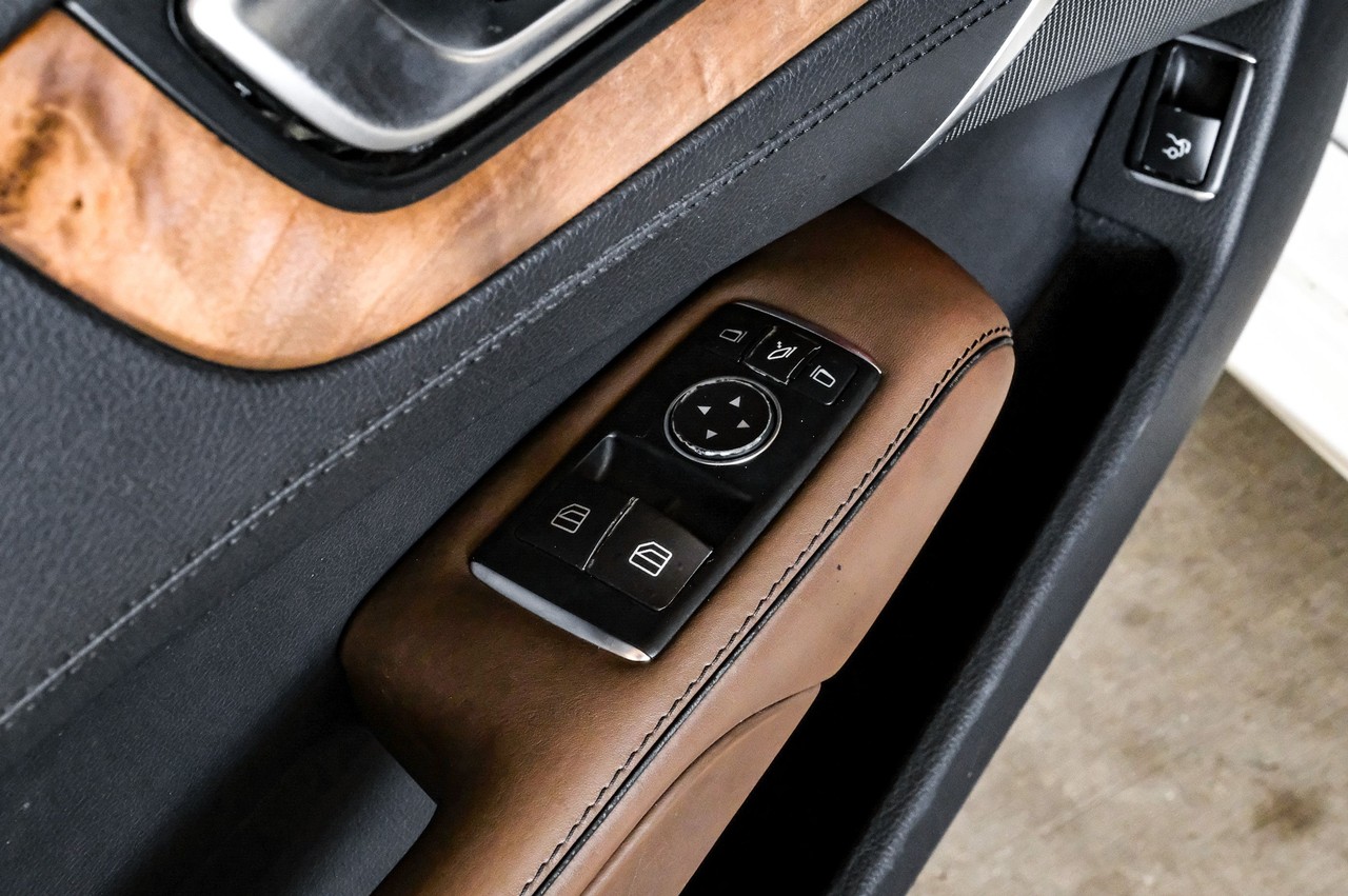 Mercedes-Benz SL Vehicle Main Gallery Image 38